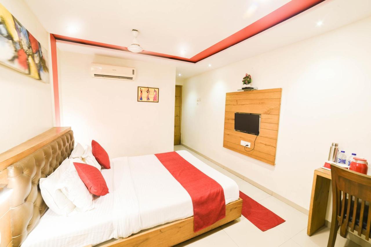 Hotel Grandeur-Near Mumbai International Airport Exterior photo